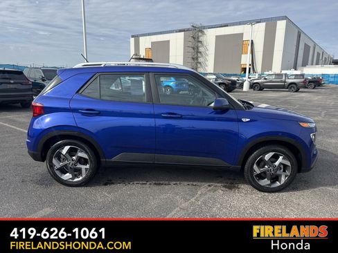 Used 2025 Hyundai Venue SEL image 6