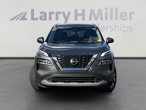 Used 2021 Nissan Rogue SV w/ Premium Package image 4