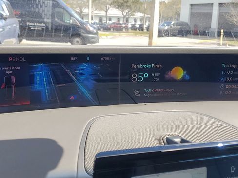 Certified 2024 Lincoln Nautilus Premier image 23