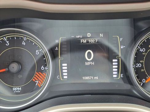 Used 2015 Jeep Cherokee Sport w/ Sport Appearance Group FWD image 11
