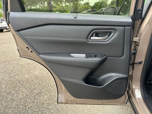 New 2025 Nissan Rogue SV w/ SV Premium Package FWD image 20