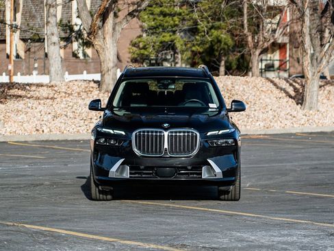 Used 2023 BMW X7 xDrive40i w/ Executive Package image 2