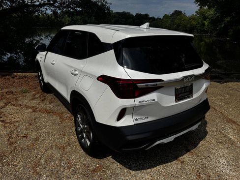 Used 2023 Kia Seltos LX AWD/4WD image 9