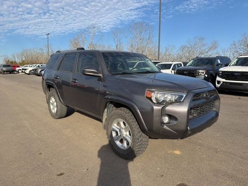 Used 2019 Toyota 4Runner SR5 image 4