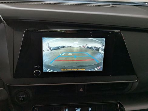 Used 2024 Toyota Prius LE FWD image 15