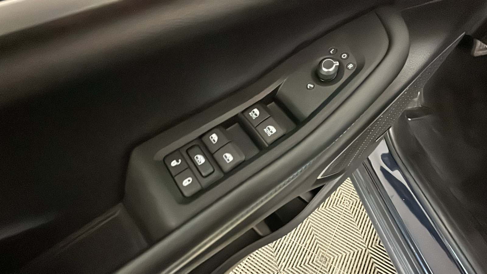 Used 2023 Jeep Grand Cherokee Trailhawk w/ Luxury Tech Group III AWD/4WD image 13