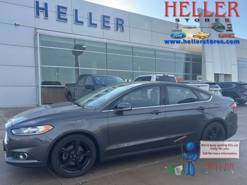 Used 2016 Ford Fusion SE image 1