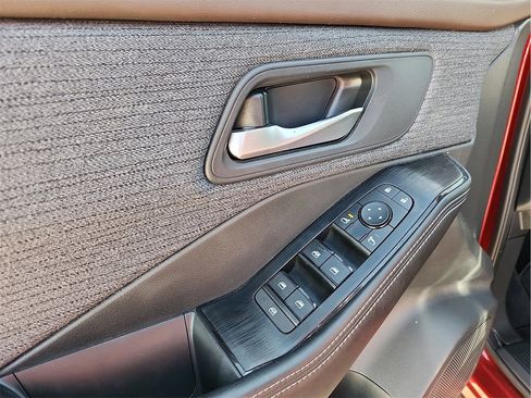 Used 2021 Nissan Rogue SV image 15