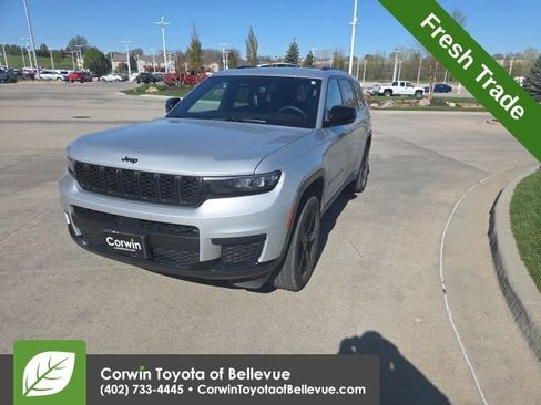 Used 2024 Jeep Grand Cherokee L Altitude AWD/4WD image 8