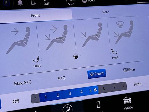 Certified 2024 Chrysler Pacifica Touring-L image 30