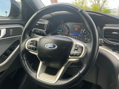 Used 2023 Ford Explorer XLT w/ Equipment Group 202A AWD/4WD image 22