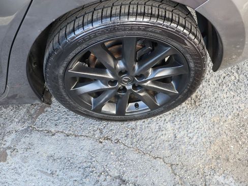 Used 2018 MAZDA MAZDA3 Grand Touring w/ Premium Equipment Package FWD image 27