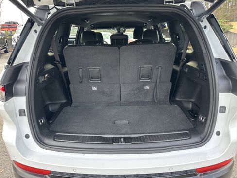 Used 2024 Jeep Grand Cherokee L Laredo image 18