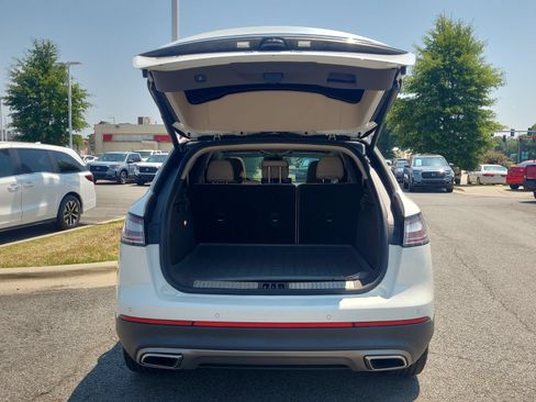 Used 2022 Lincoln Nautilus Reserve w/ Equipment Group 201A FWD image 14