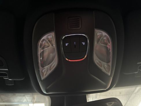 New 2025 Jeep Compass Latitude image 24