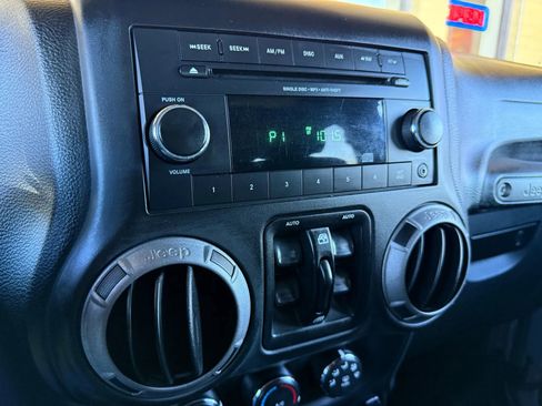 Used 2015 Jeep Wrangler Unlimited Sport w/ Quick Order Package 24S image 32