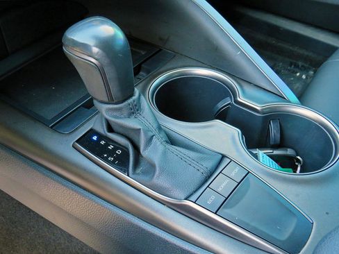 Used 2022 Toyota Camry SE w/ Convenience Package image 29