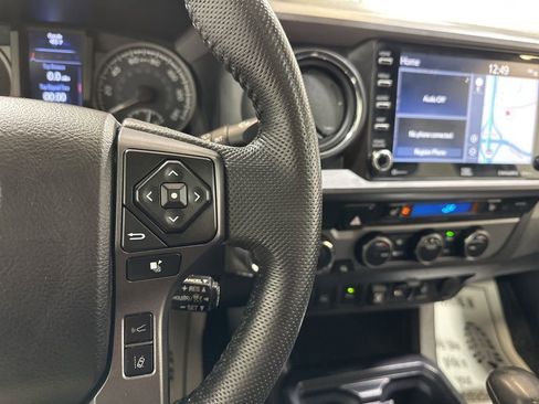 Used 2022 Toyota Tacoma TRD Off-Road image 29
