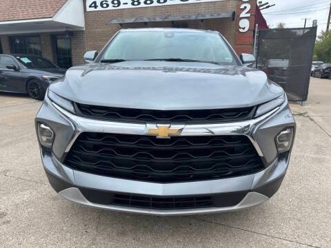 Used 2025 Chevrolet Blazer LT FWD image 2