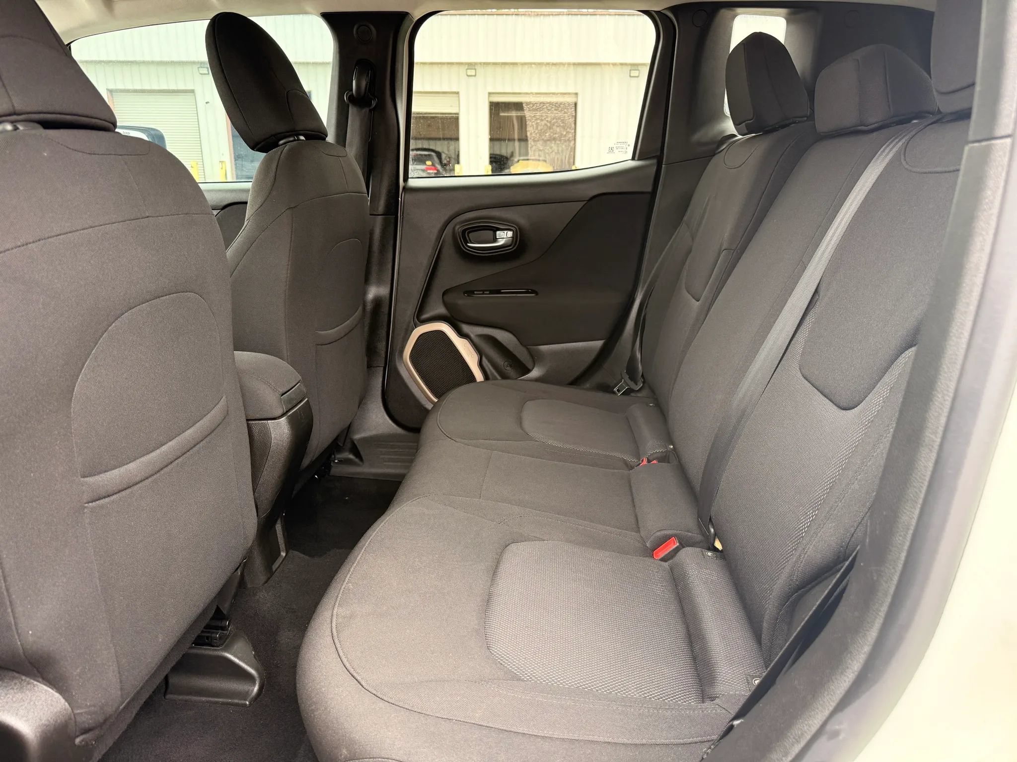 Used 2017 Jeep Renegade Latitude FWD image 21