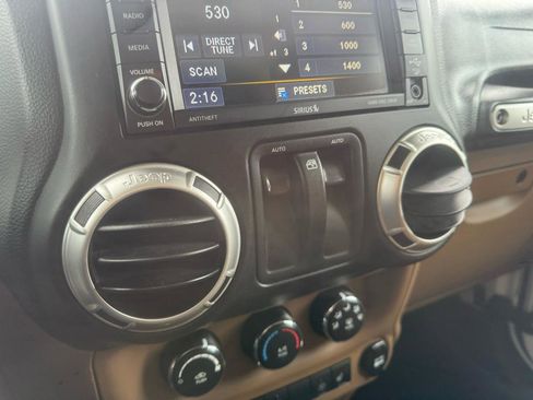 Used 2017 Jeep Wrangler Sahara w/ Connectivity Group image 12