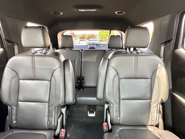 Used 2023 Chevrolet Traverse RS FWD image 28