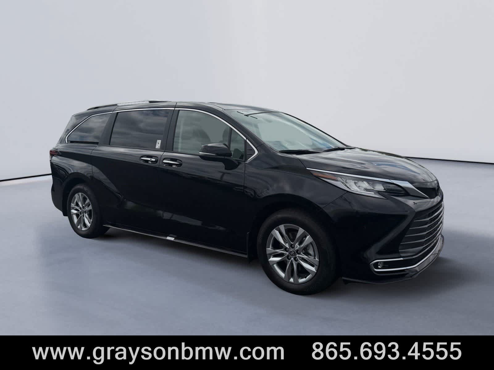 Used 2026 Toyota Sienna Limited AWD/4WD image 1