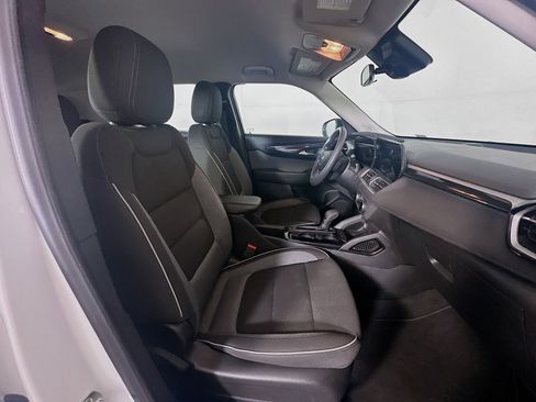 Used 2024 Chevrolet TrailBlazer LS image 30