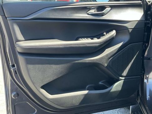 New 2025 Jeep Grand Cherokee L Laredo image 12