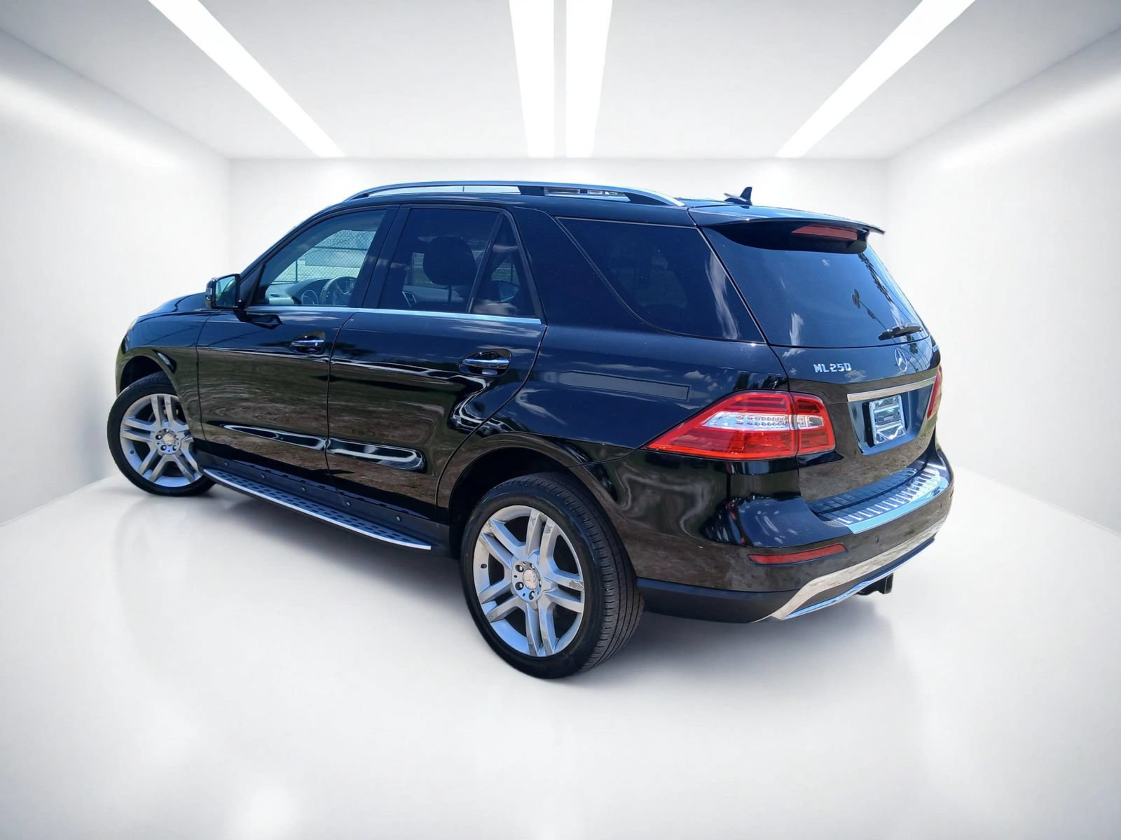 Used 2015 Mercedes-Benz ML 250 BlueTEC 4MATIC w/ Premium 1 Package image 9