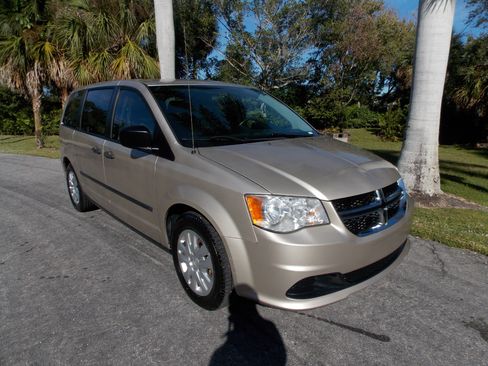 Used 2014 Dodge Grand Caravan American Value Package image 1