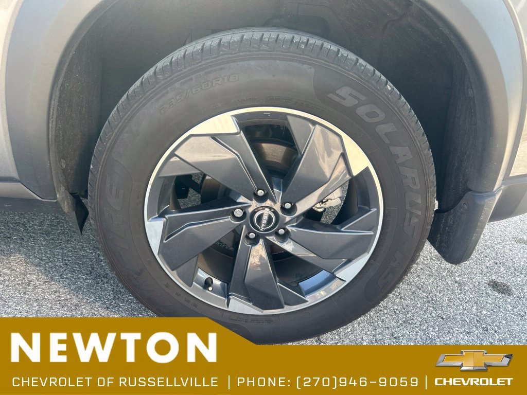 Used 2025 Nissan Rogue SV FWD image 18