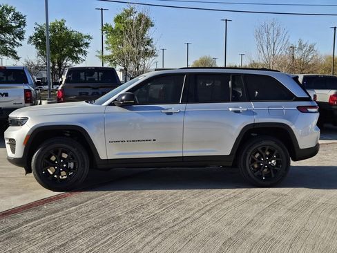 New 2025 Jeep Grand Cherokee Altitude RWD image 2