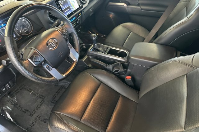 Used 2023 Toyota Tacoma TRD Sport w/ TRD Premium Sport Package AWD/4WD image 12