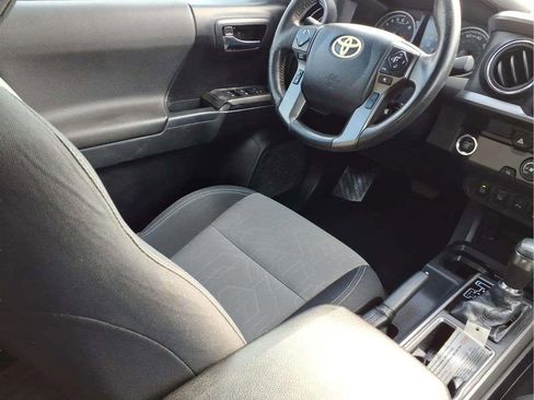 Used 2020 Toyota Tacoma TRD Off-Road w/ Technology Package image 10