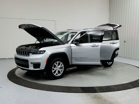 Used 2022 Jeep Grand Cherokee L Limited image 11