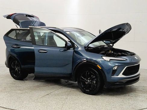 Used 2024 Buick Encore GX Sport Touring image 9