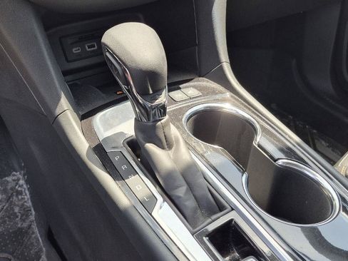 Used 2023 Chevrolet Equinox Premier FWD image 9