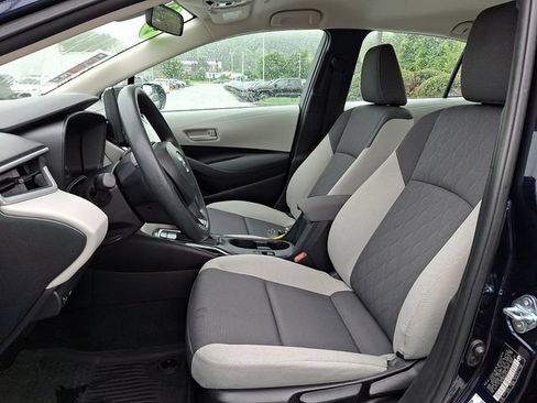 Used 2025 Toyota Corolla LE w/ LE Premium Package FWD image 13