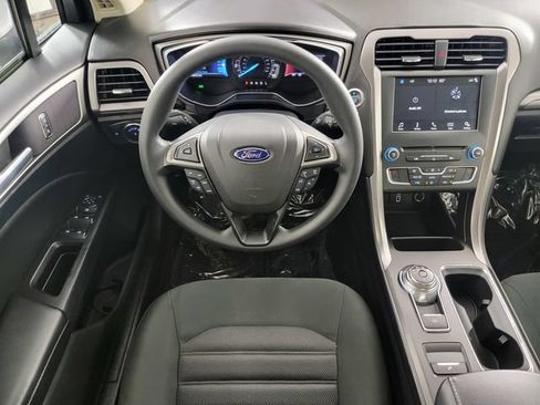 Certified 2017 Ford Fusion SE w/ Fusion SE Technology Package FWD image 27