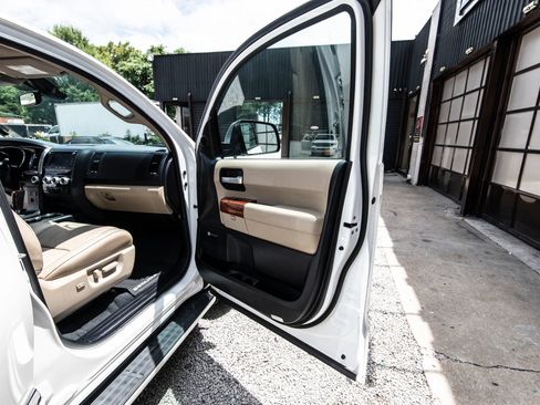 Used 2020 Toyota Sequoia Platinum RWD image 32