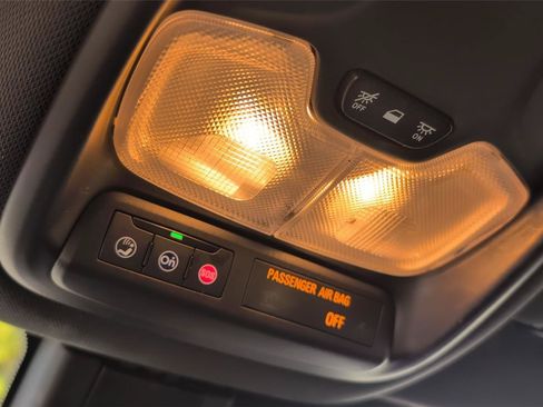 Used 2021 Chevrolet TrailBlazer RS w/ Convenience Package FWD image 21