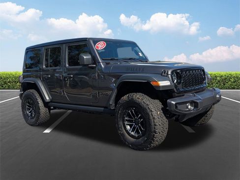 Used 2025 Jeep Wrangler Unlimited Sport AWD/4WD image 2