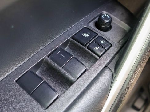 Used 2025 Toyota Corolla Cross LE FWD image 18