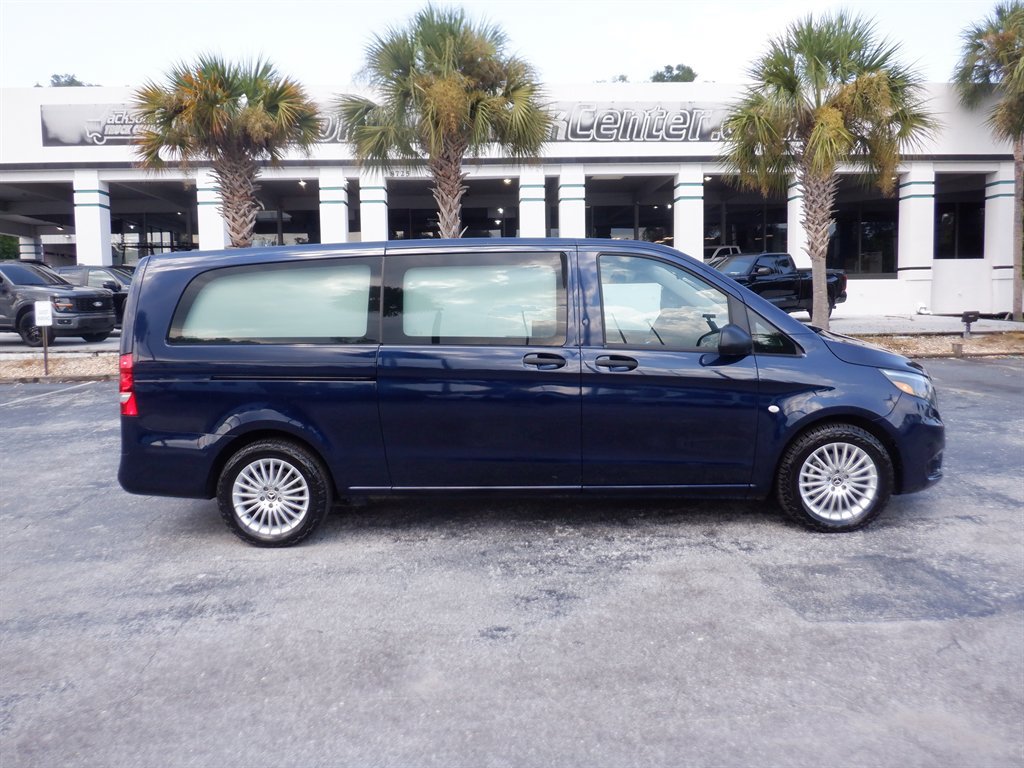 Used 2022 Mercedes-Benz Metris image 1