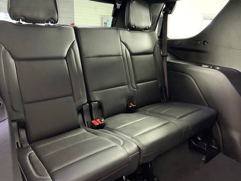 Used 2025 GMC Yukon Denali w/ Sun & Power Step Package image 13