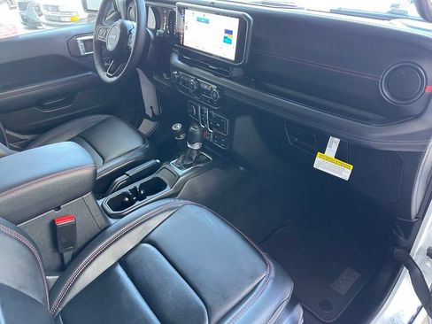 New 2026 Jeep Wrangler Unlimited Rubicon AWD/4WD image 13