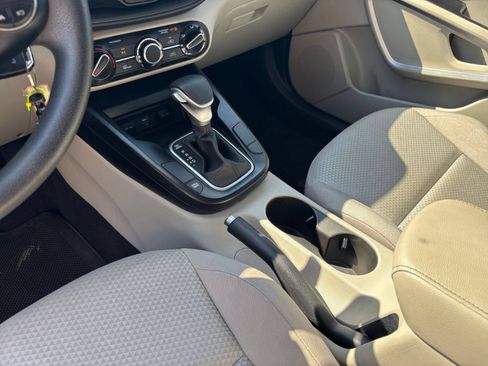 Used 2025 Kia Soul LX w/ LX Technology Package FWD image 38
