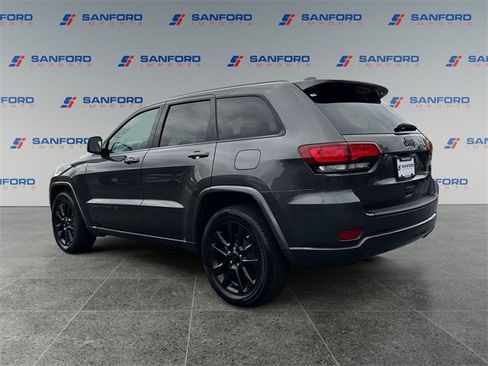 Used 2019 Jeep Grand Cherokee Altitude image 3