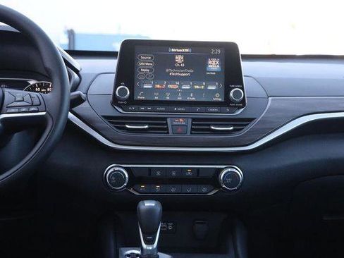 Used 2025 Nissan Altima 2.5 SV image 23